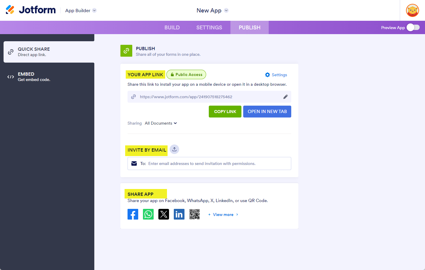 Pestaña Publicar del Creador de Aplicaciones de Jotform mostrando las opciones Enlace de Aplicación, Invitar por Correo Electrónico y Compartir Aplicación