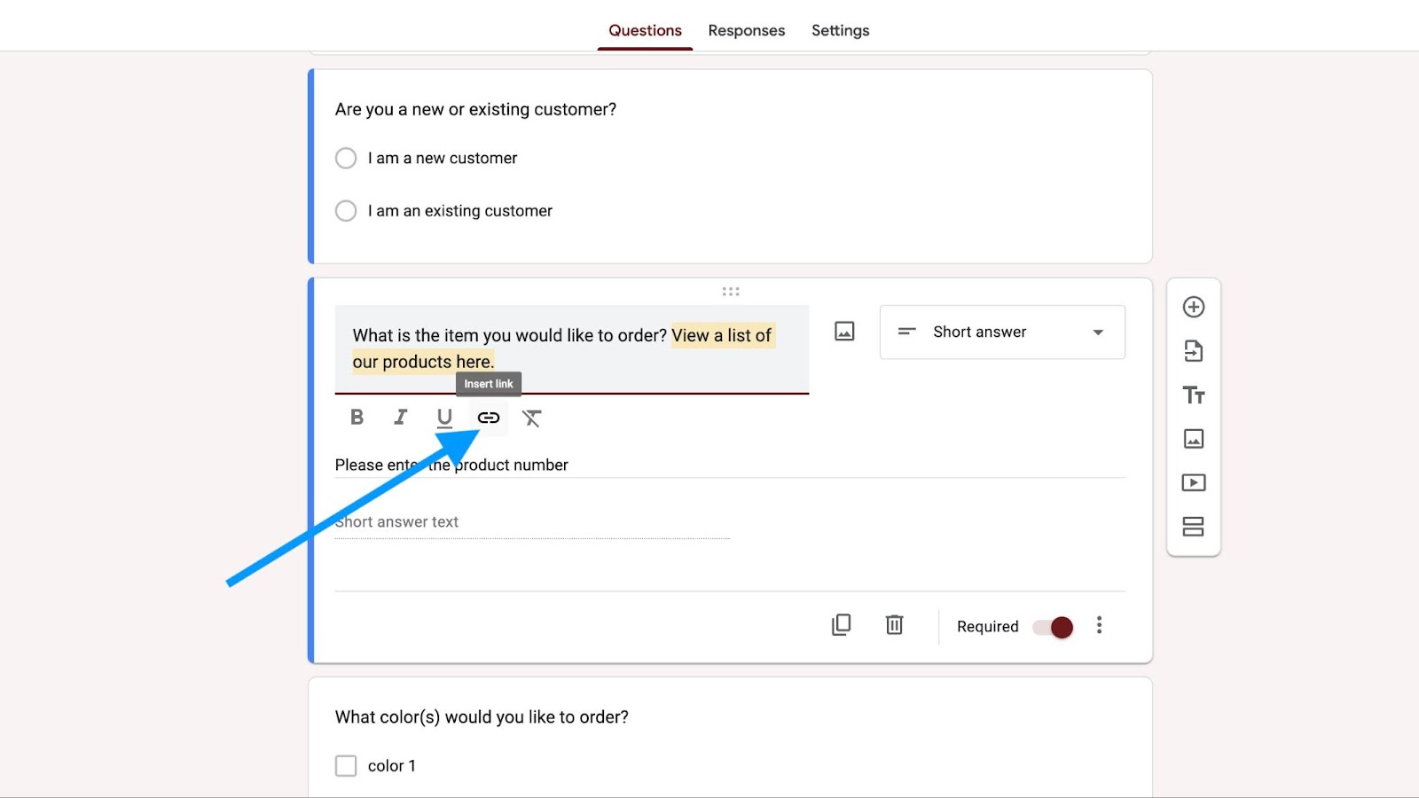 Aynı yukarıdaki görsel, ancak bir ok doğrudan soru altındaki Link Ekle düğmesini işaret ediyor