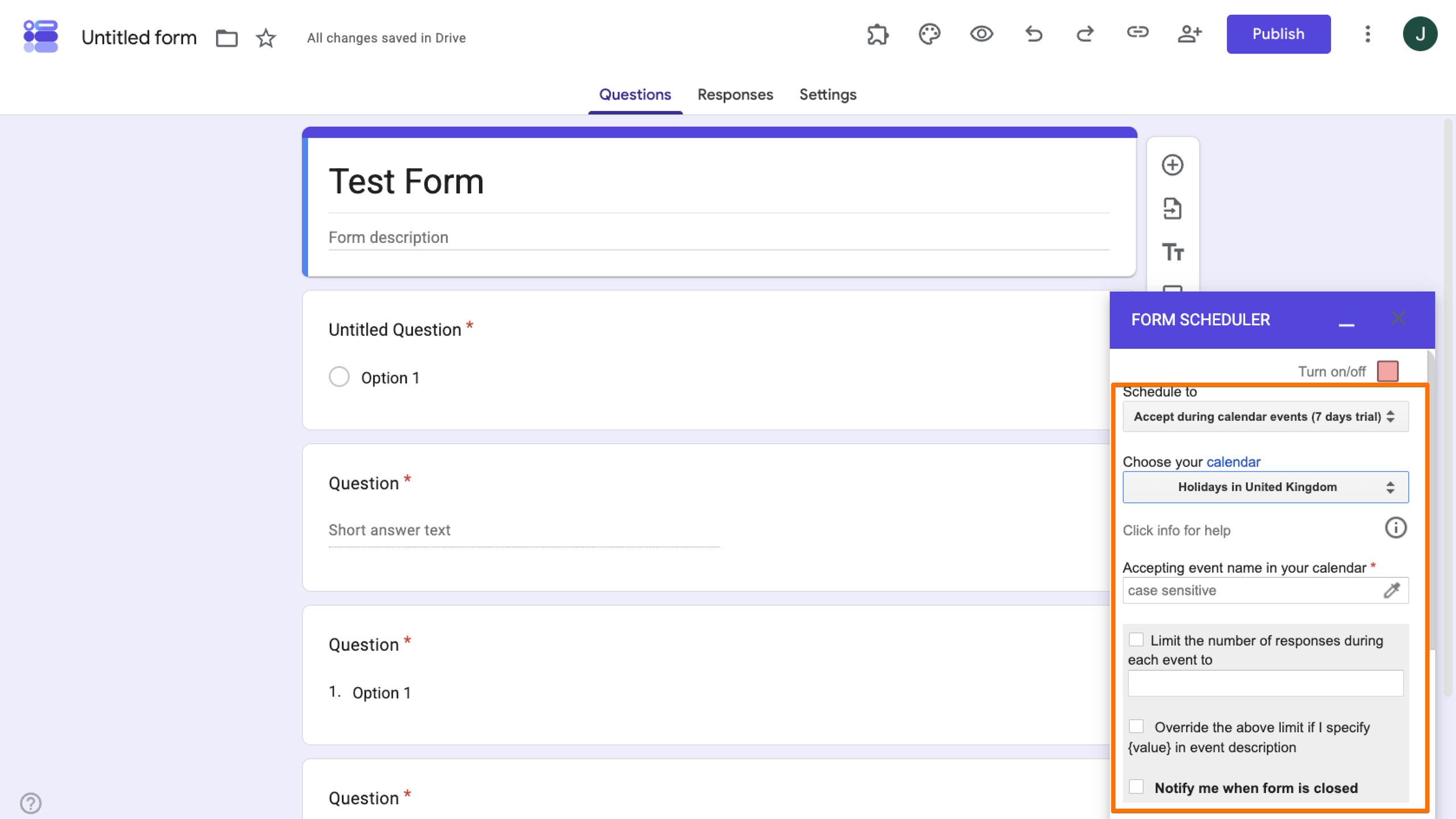 Captura de tela do Google Forms mostrando como usar o Form Scheduler no Google Forms