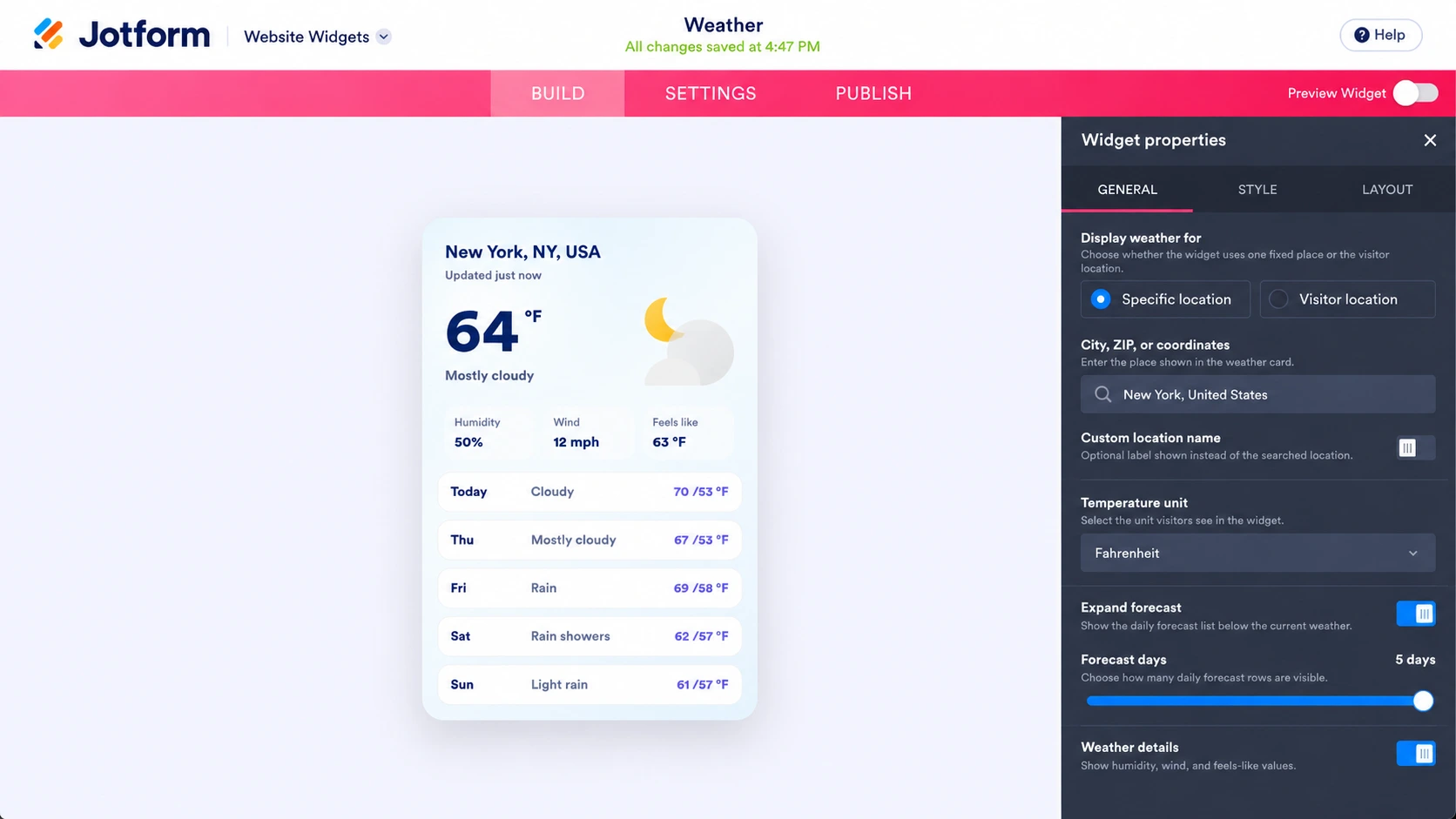 Éditeur du widget météo Jotform affichant une carte de prévisions pour New York avec les conditions actuelles, les prévisions sur cinq jours et le panneau de réglages météo